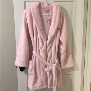 New Victoria’s Secret Plush Robe M/L
